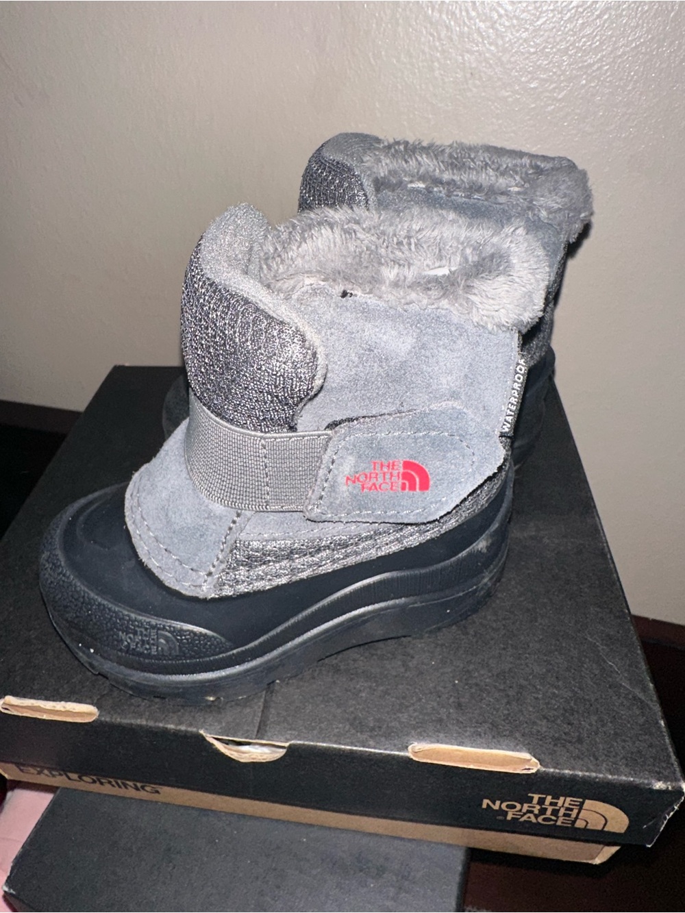 The North Face Kids Gray Fleece-Trim Waterproof Boots
